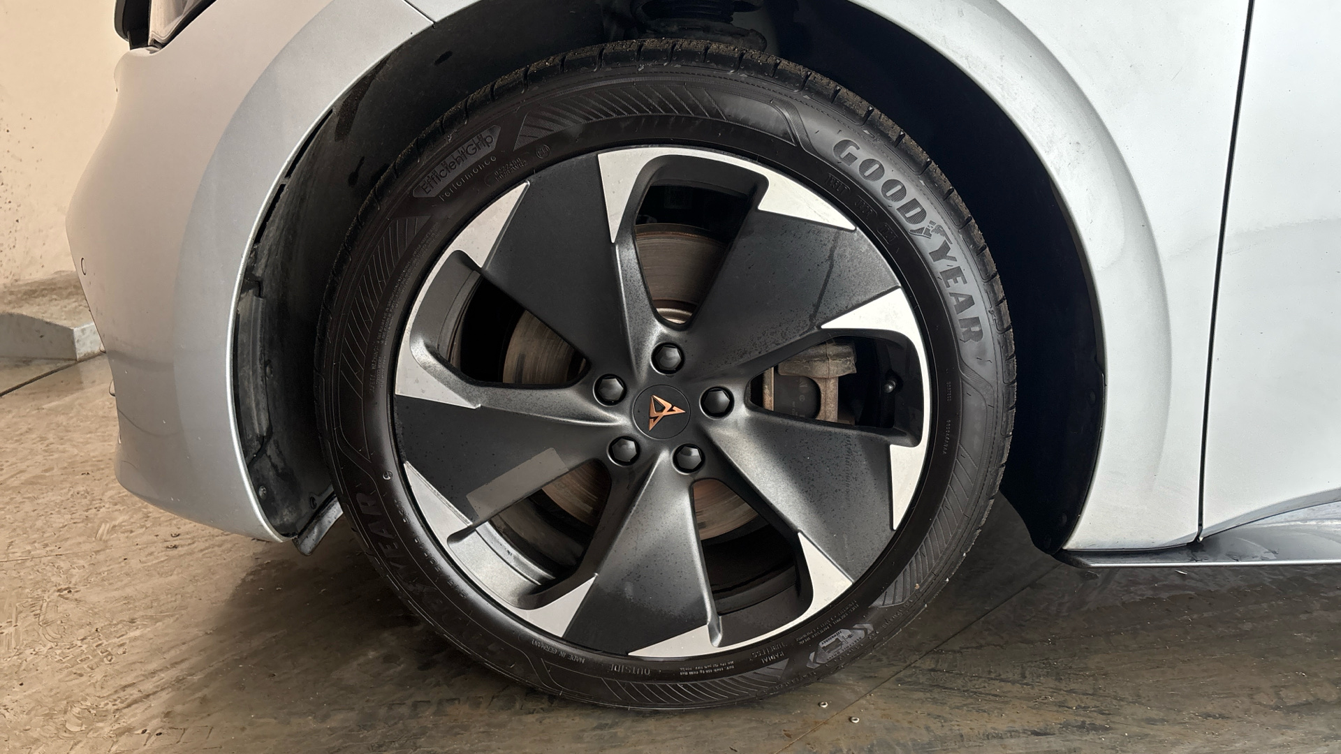 4020859 169kW e-Boost V2 77kWh 5dr Auto