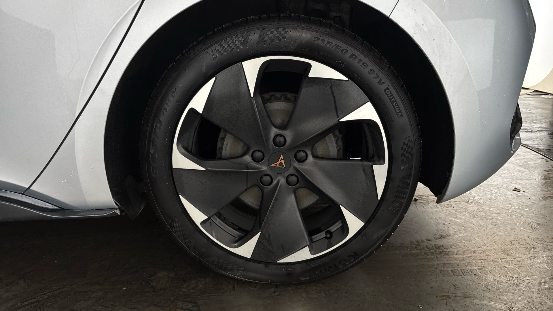 4020859 169kW e-Boost V2 77kWh 5dr Auto