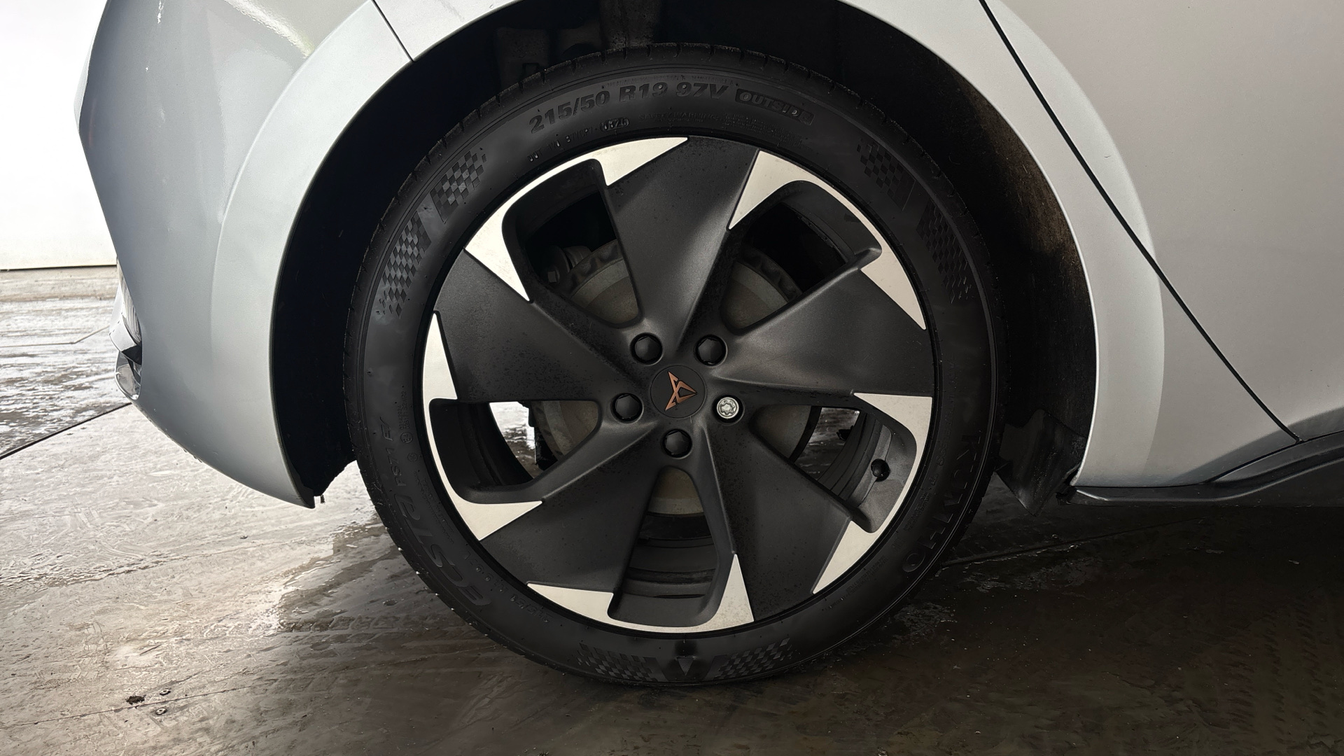 4020859 169kW e-Boost V2 77kWh 5dr Auto