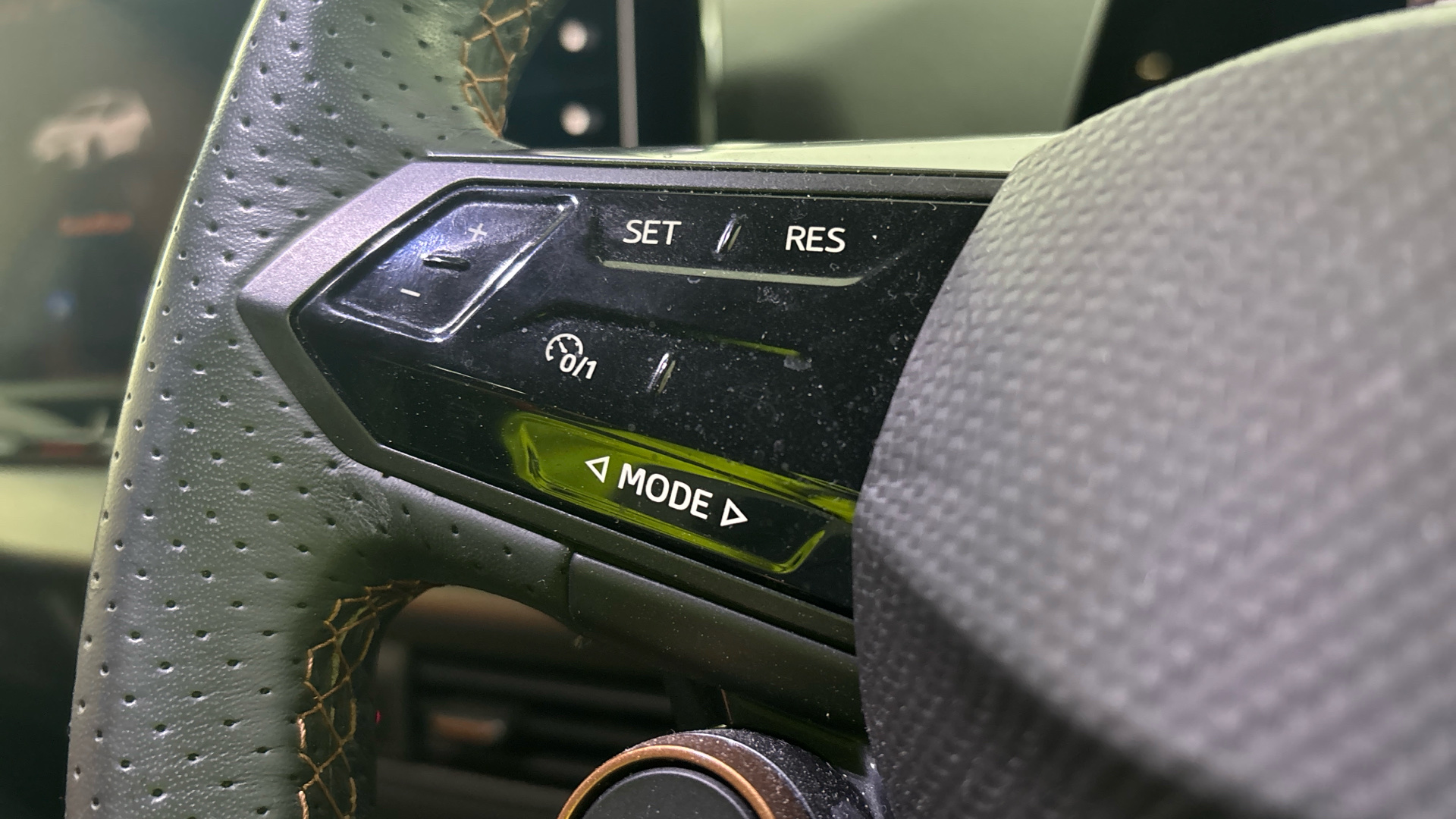 4020859 169kW e-Boost V2 77kWh 5dr Auto