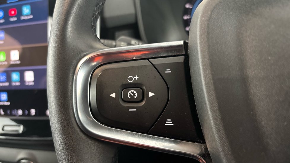 VOLVO XC40 Cruise control