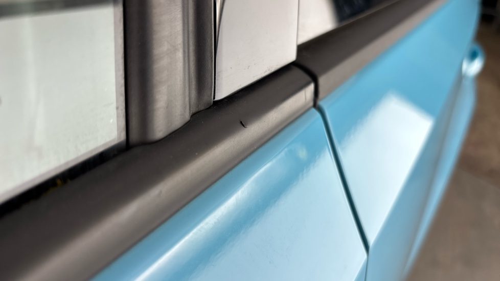VOLKSWAGEN UP Scuff
