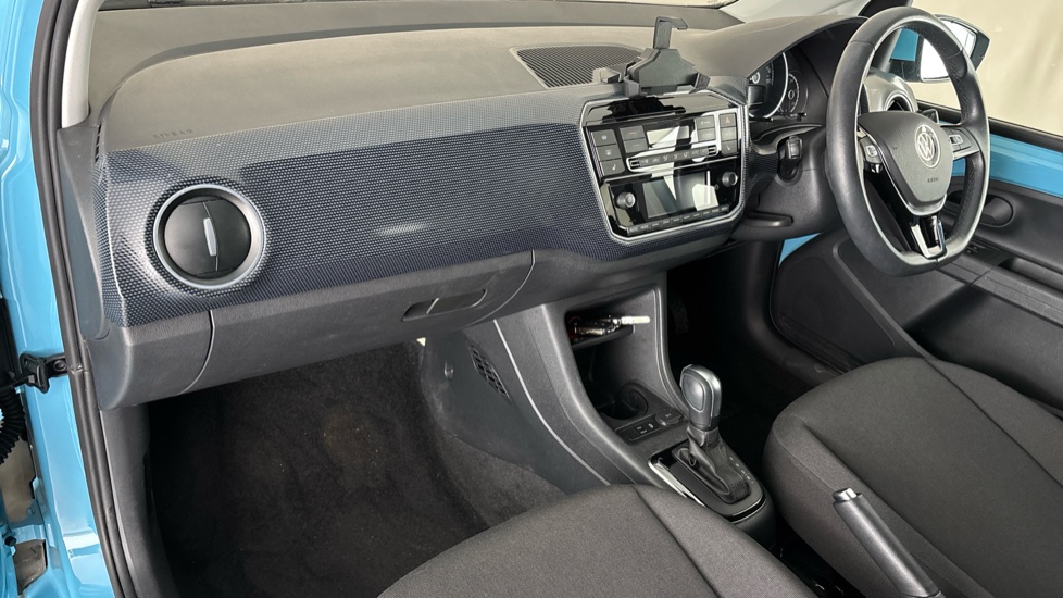 VOLKSWAGEN UP Image 10