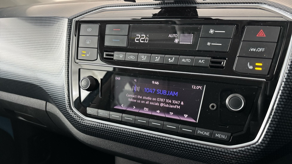 VOLKSWAGEN UP Image 12