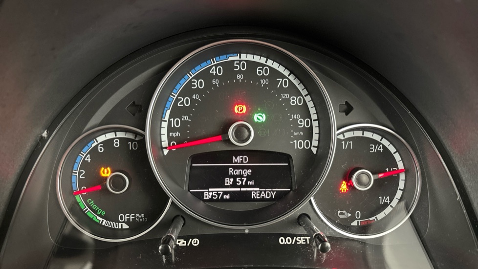 VOLKSWAGEN UP Image 13