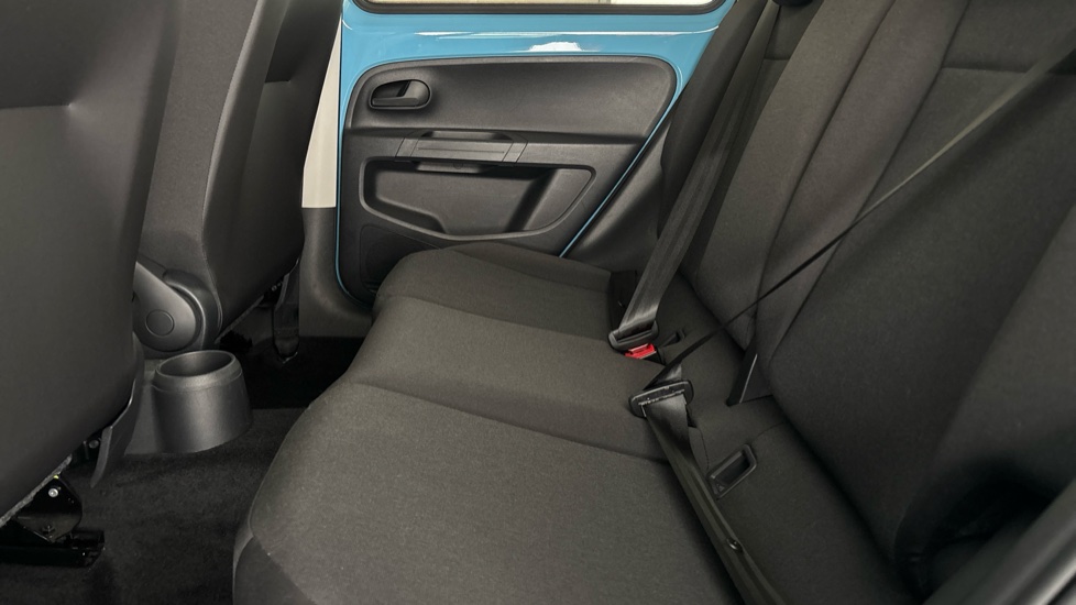 VOLKSWAGEN UP Image 14