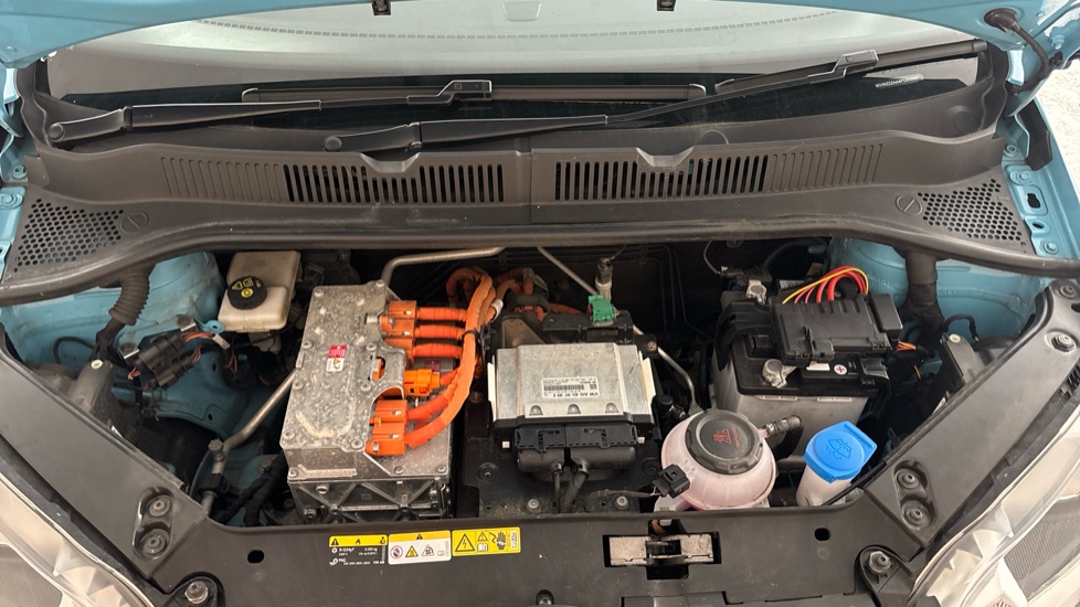 VOLKSWAGEN UP Image 16