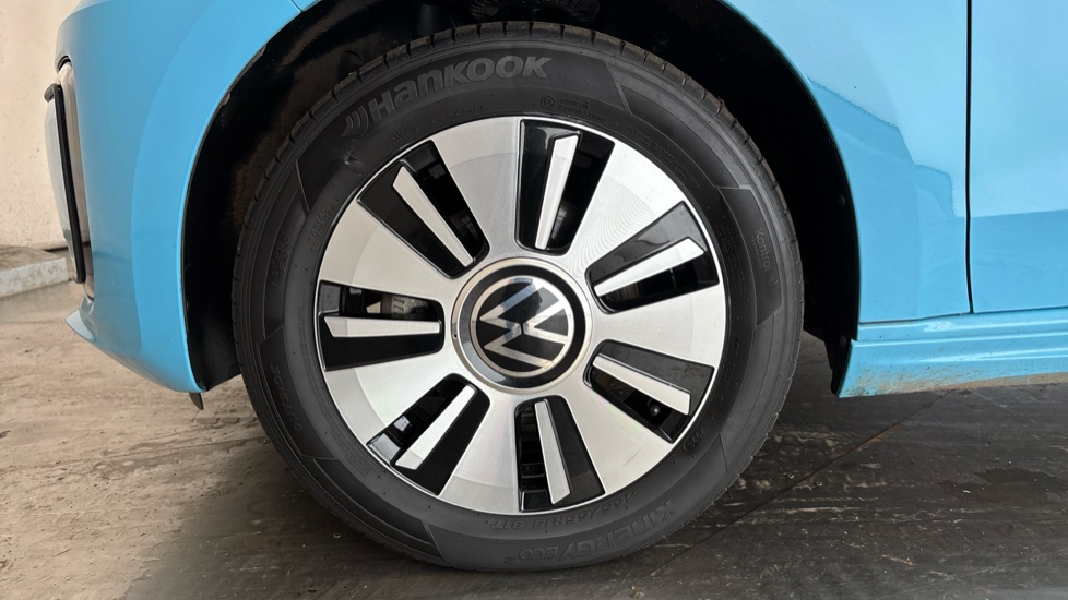 VOLKSWAGEN UP Image 17