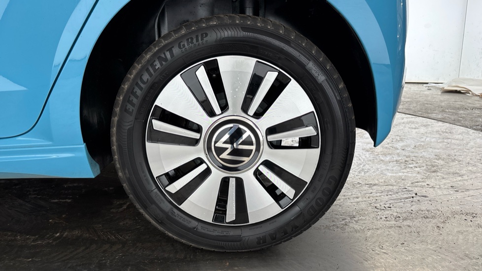 VOLKSWAGEN UP Image 18