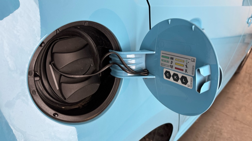 VOLKSWAGEN UP Image 21