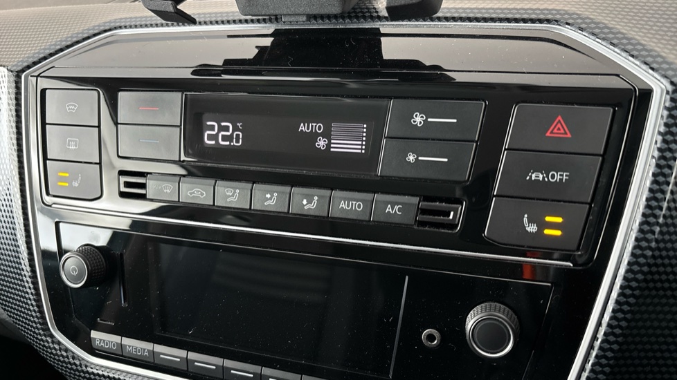 VOLKSWAGEN UP Heated seats