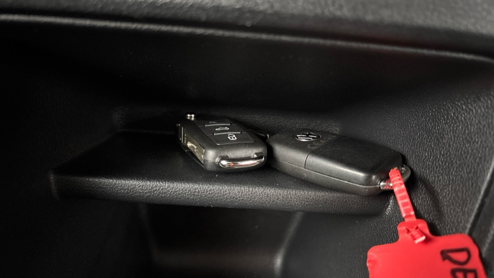 VOLKSWAGEN UP 2 keys available