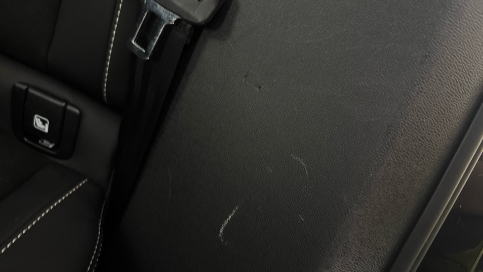 VOLVO XC40 scuff