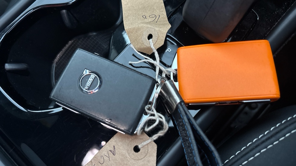 VOLVO XC40 2 keys