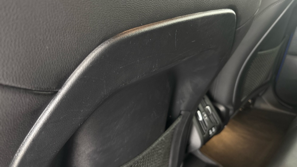 BMW iX1 scratches