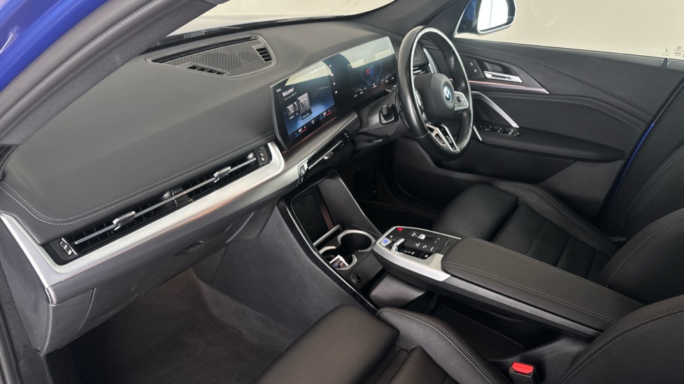 BMW iX1 Image 10