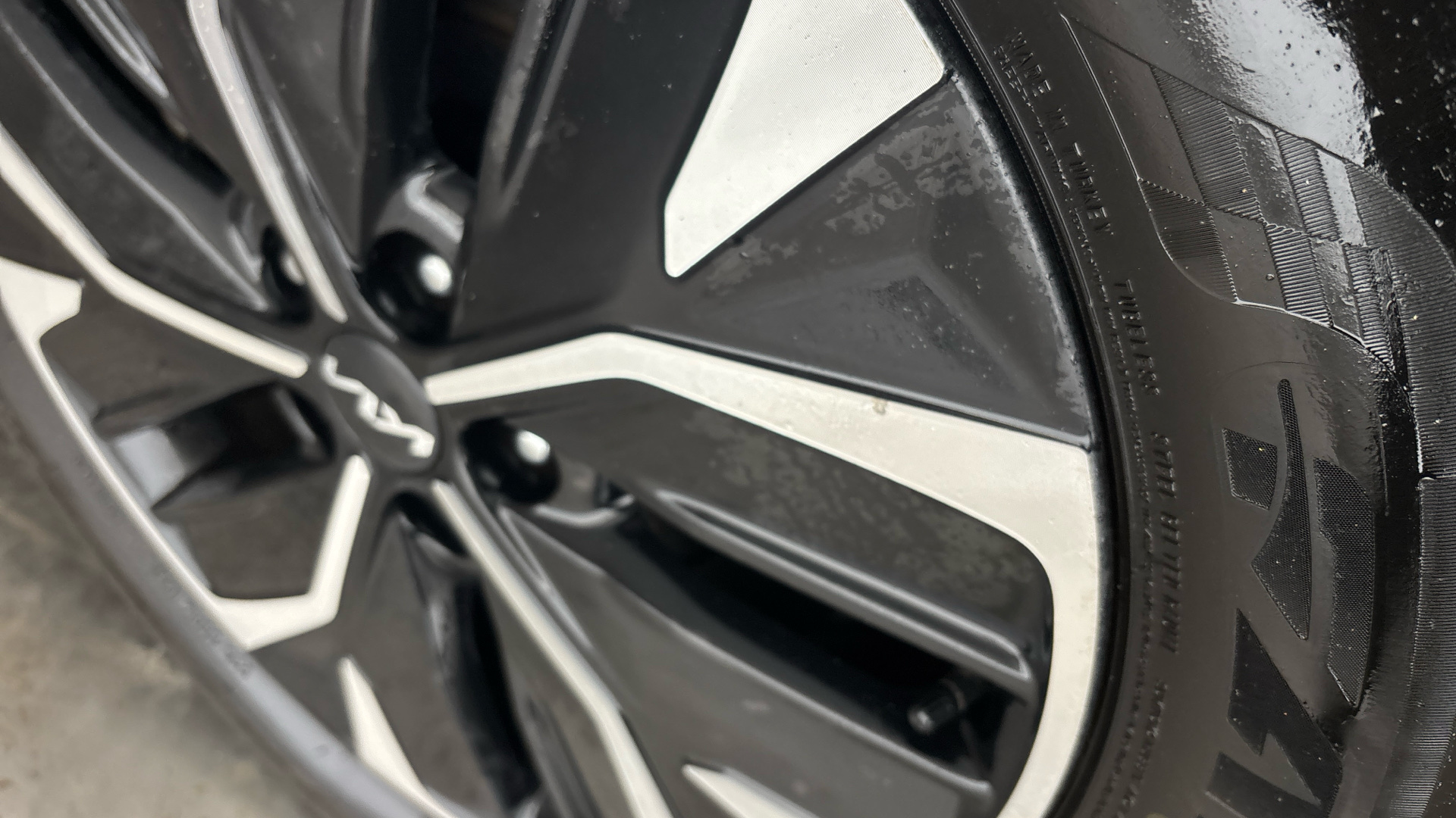 4027585 166kW GT Line 77.4kWh 5dr Auto