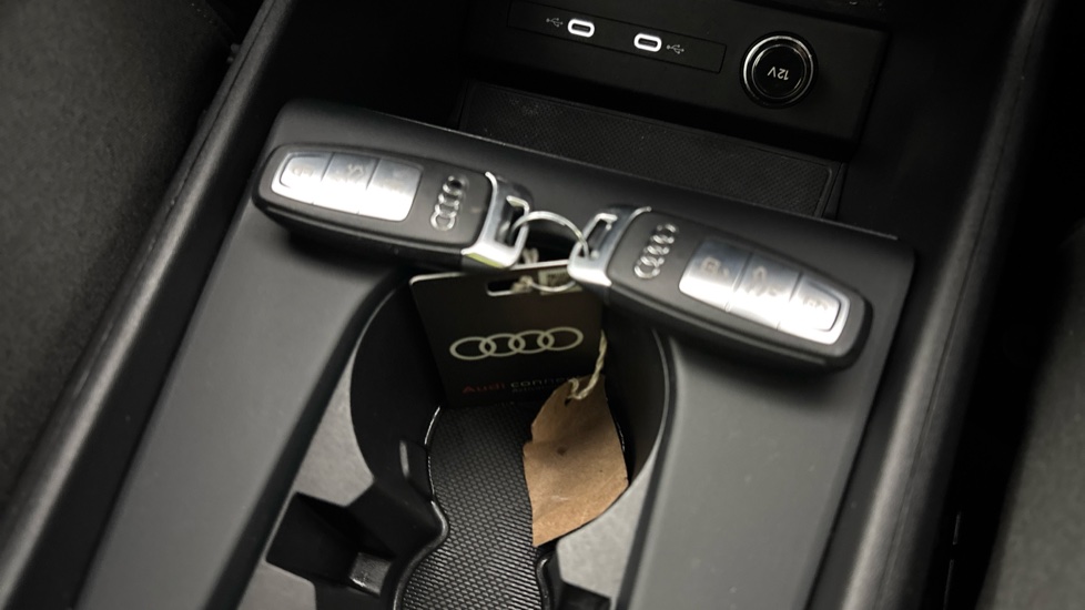 AUDI Q4 2 keys