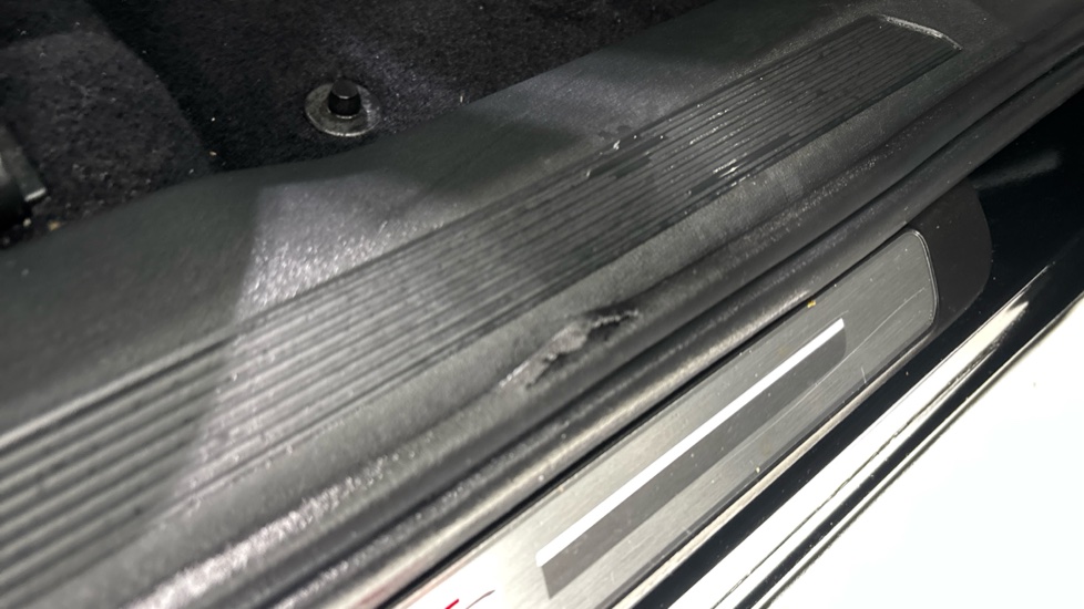 AUDI Q4 scuff/ worn
