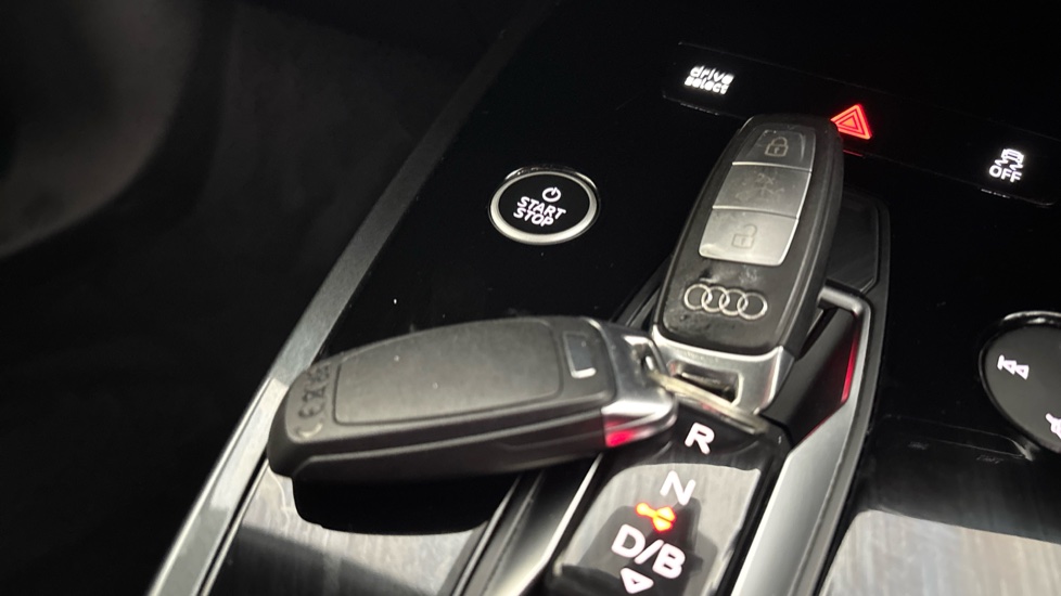 AUDI Q4 2 keys