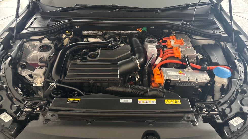 VOLKSWAGEN PASSAT Image 16