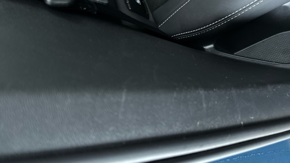 VOLVO XC40 scratches