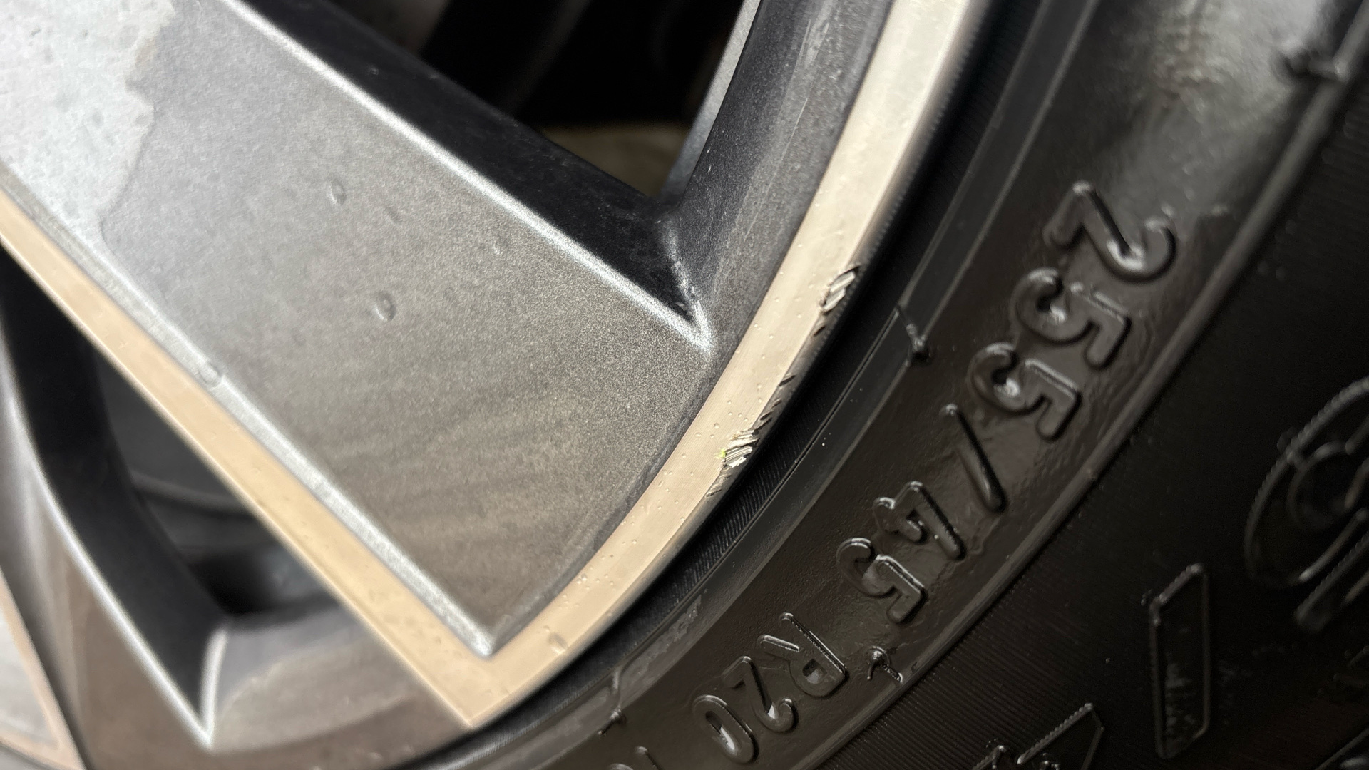 4020871 150kW 80 Sportline Plus 82kWh 5dr Auto