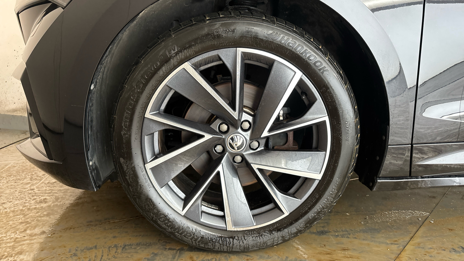 4020871 150kW 80 Sportline Plus 82kWh 5dr Auto