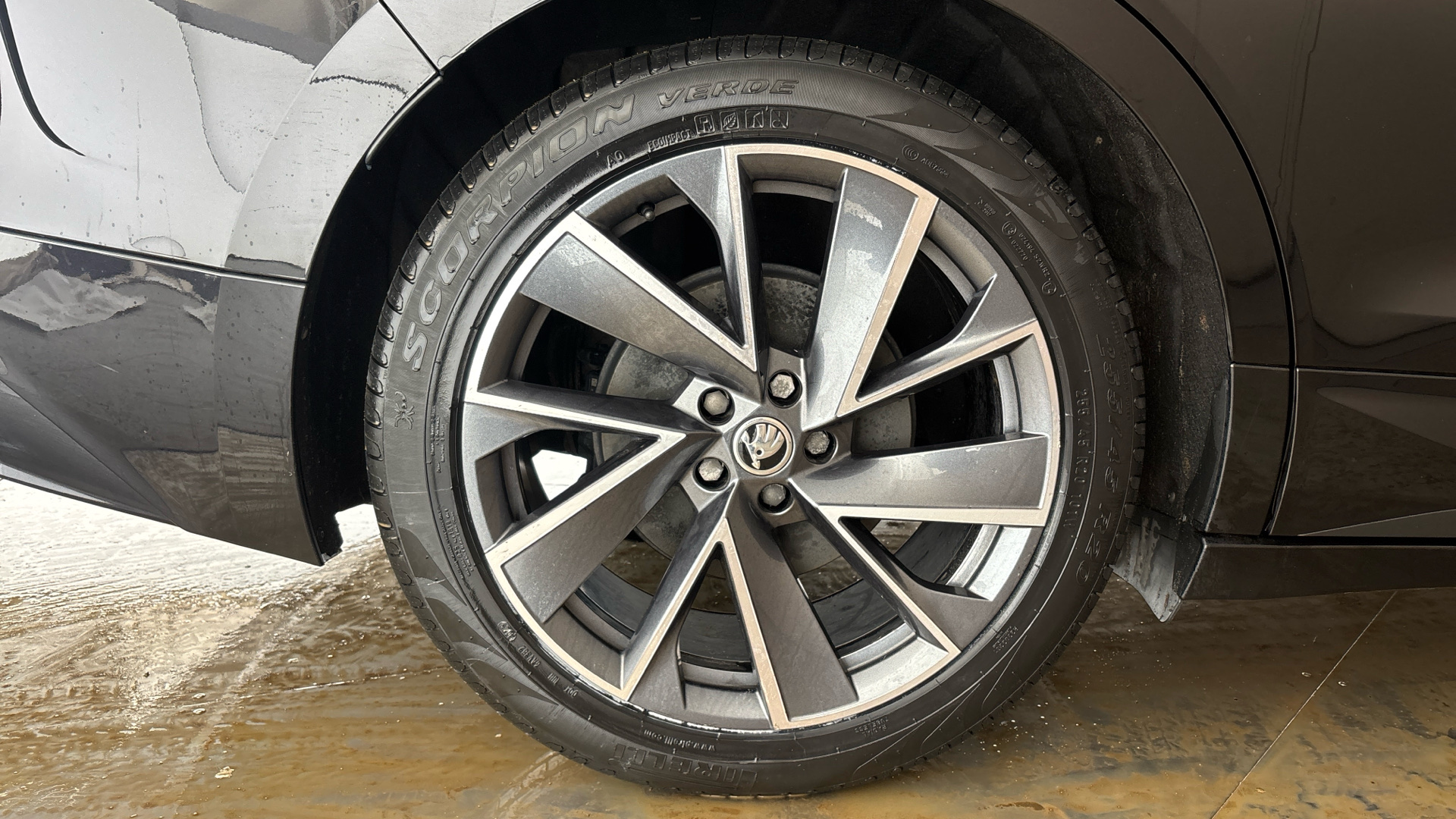 4020871 150kW 80 Sportline Plus 82kWh 5dr Auto