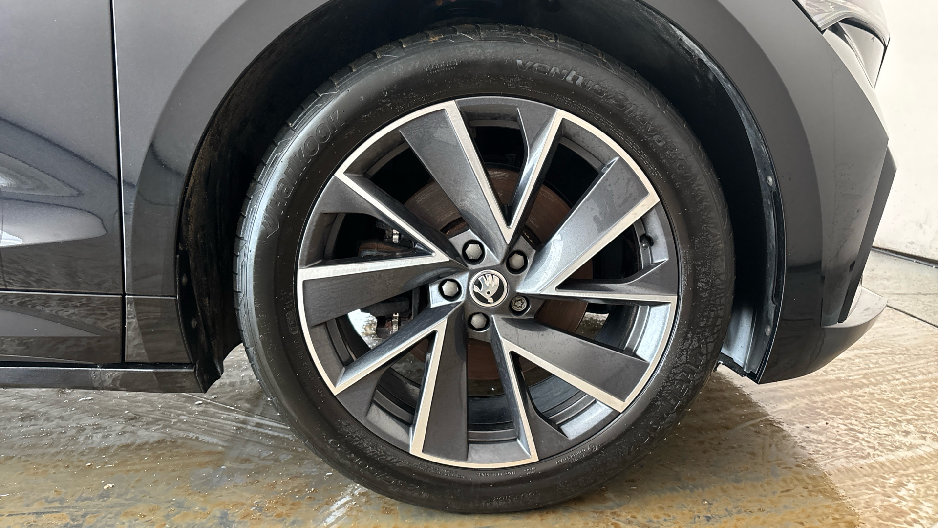 4020871 150kW 80 Sportline Plus 82kWh 5dr Auto