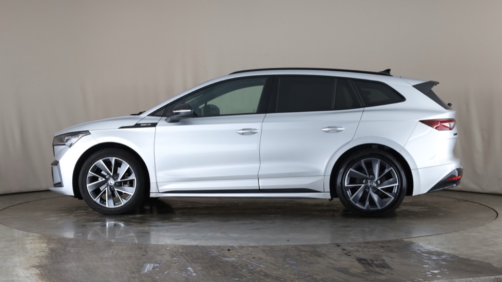 SKODA ENYAQ Image 2