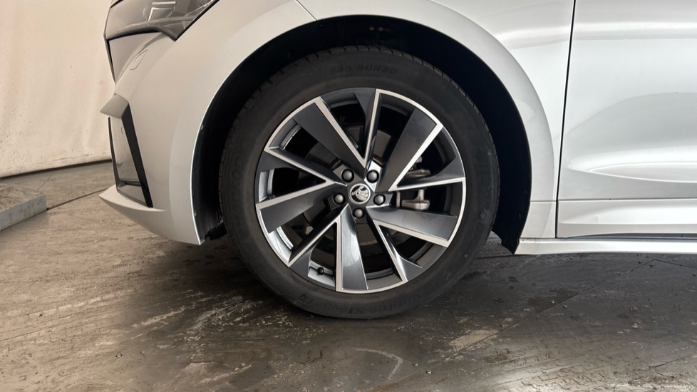 SKODA ENYAQ Image 17