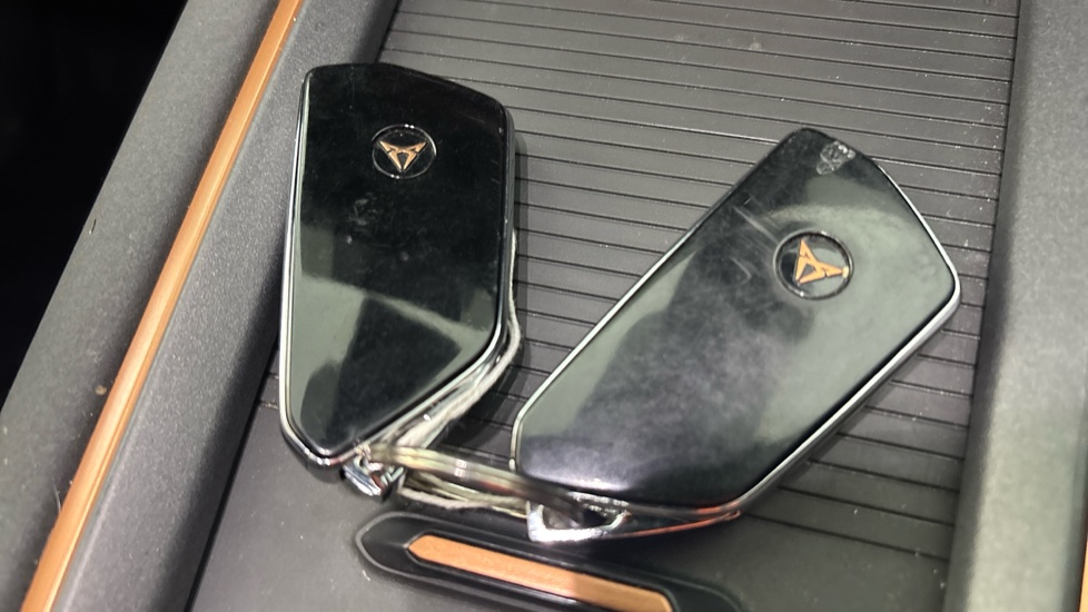CUPRA BORN 2 keys
