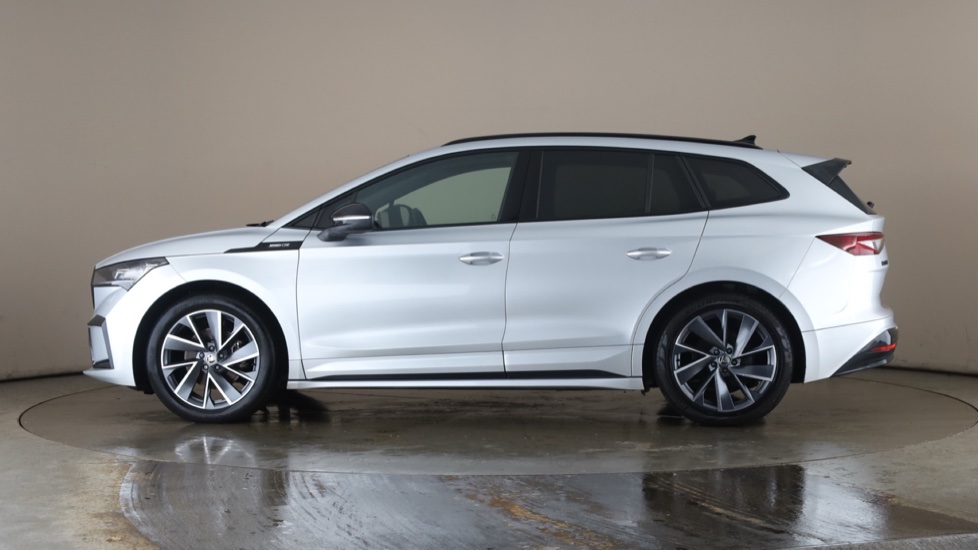 SKODA ENYAQ Image 2