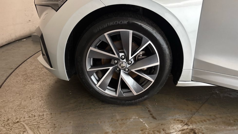 SKODA ENYAQ Image 17