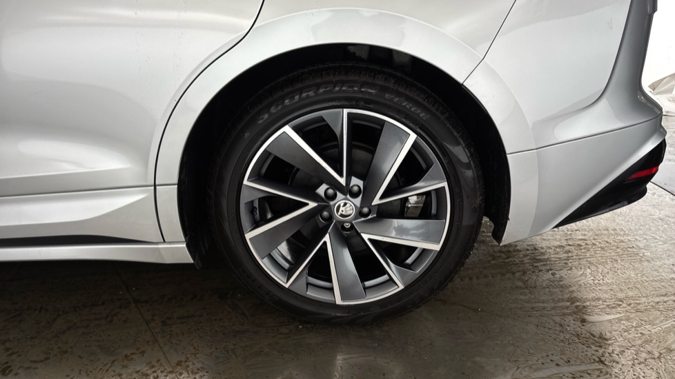 SKODA ENYAQ Image 18