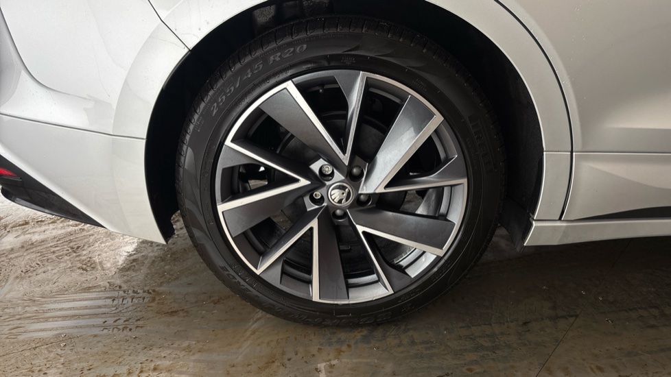 SKODA ENYAQ Image 19