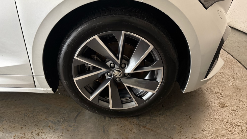 SKODA ENYAQ Image 20