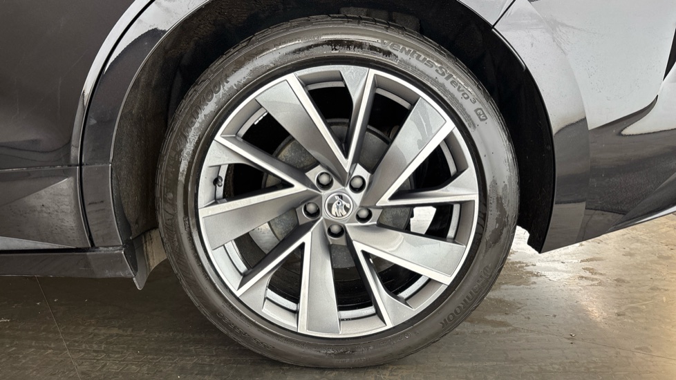 SKODA ENYAQ Image 18