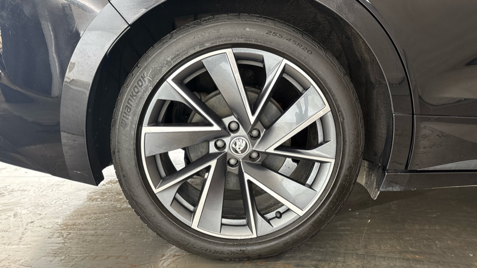 SKODA ENYAQ Image 19