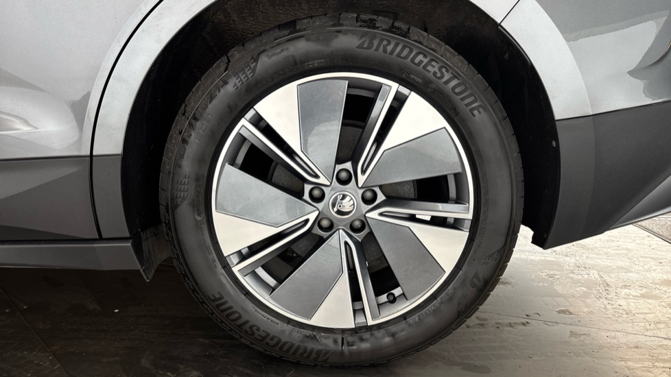 SKODA ENYAQ Image 18