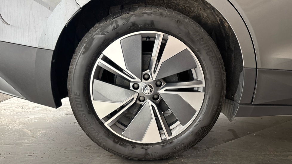SKODA ENYAQ Image 19