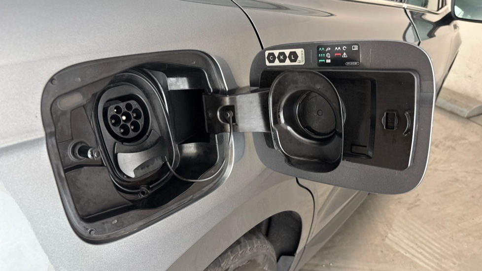 SKODA ENYAQ Image 21