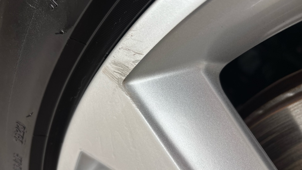 AUDI Q4 scuff