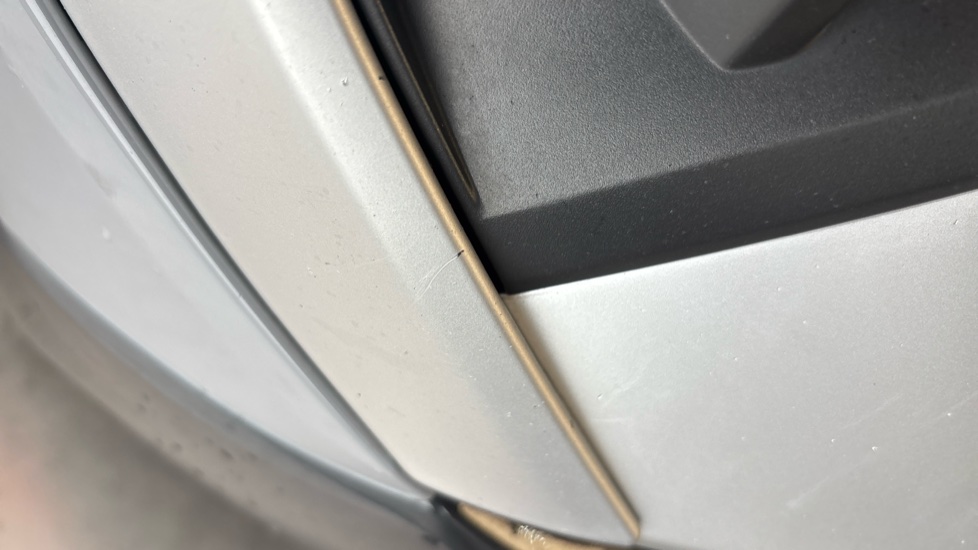 AUDI Q4 scratches