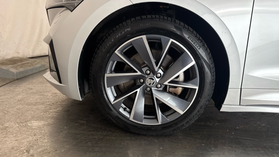 SKODA ENYAQ Image 17