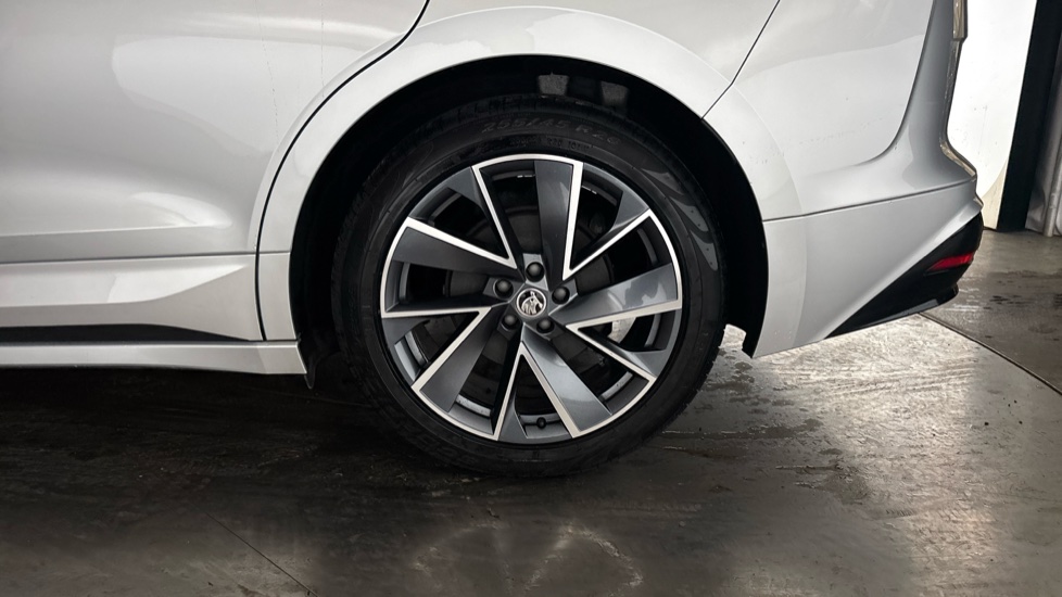 SKODA ENYAQ Image 18