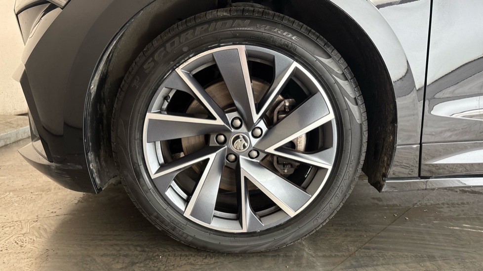 SKODA ENYAQ Image 17