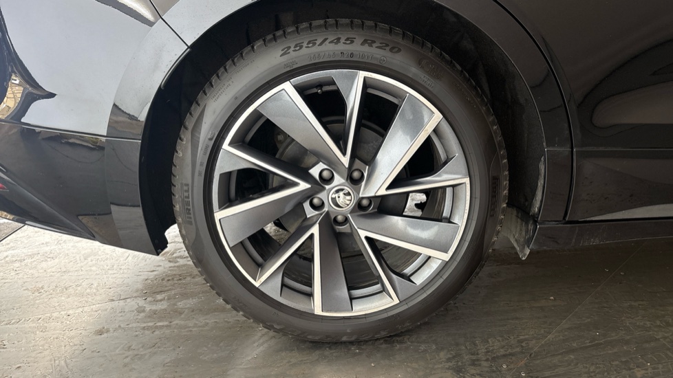 SKODA ENYAQ Image 19