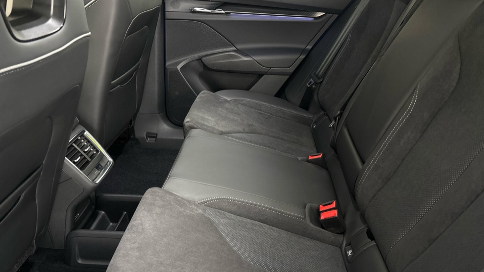 SKODA ENYAQ Image 14